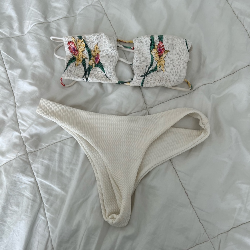 Floral strapless bikini set. Scrunchy and textured. White minimal backless set.